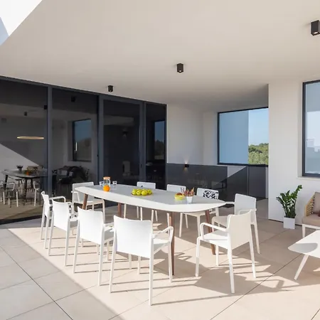 Old Olive V By Interhome וודניאן