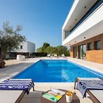 Old Olive V By Interhome *