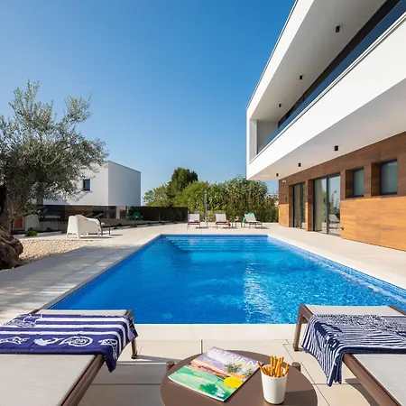 Old Olive V By Interhome *