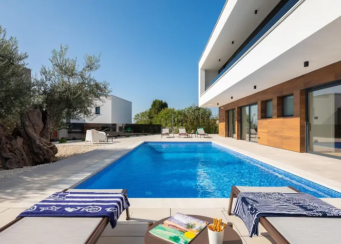 Old Olive V By Interhome *